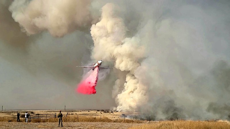 A large airtanker drops retardant on the Wetlands Fire near Roswell, New Mexico.